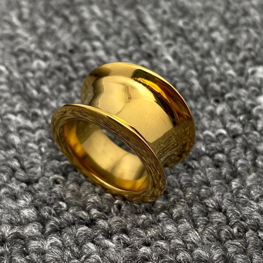 #540🛑25  Fabulous Groove Design Glossy 18K Gold Plated Stainless Steel Ring